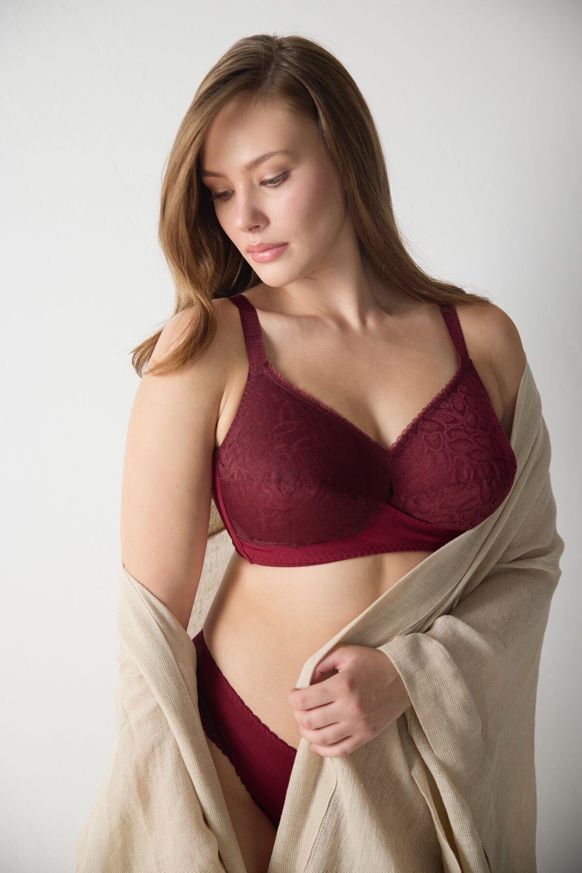 Dantelli Balensiz Desteksiz Toparlayıcı Sütyen 90B - koyu ten