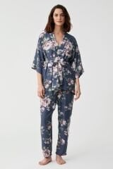 Çiçek desenli üçlü pijama takımı