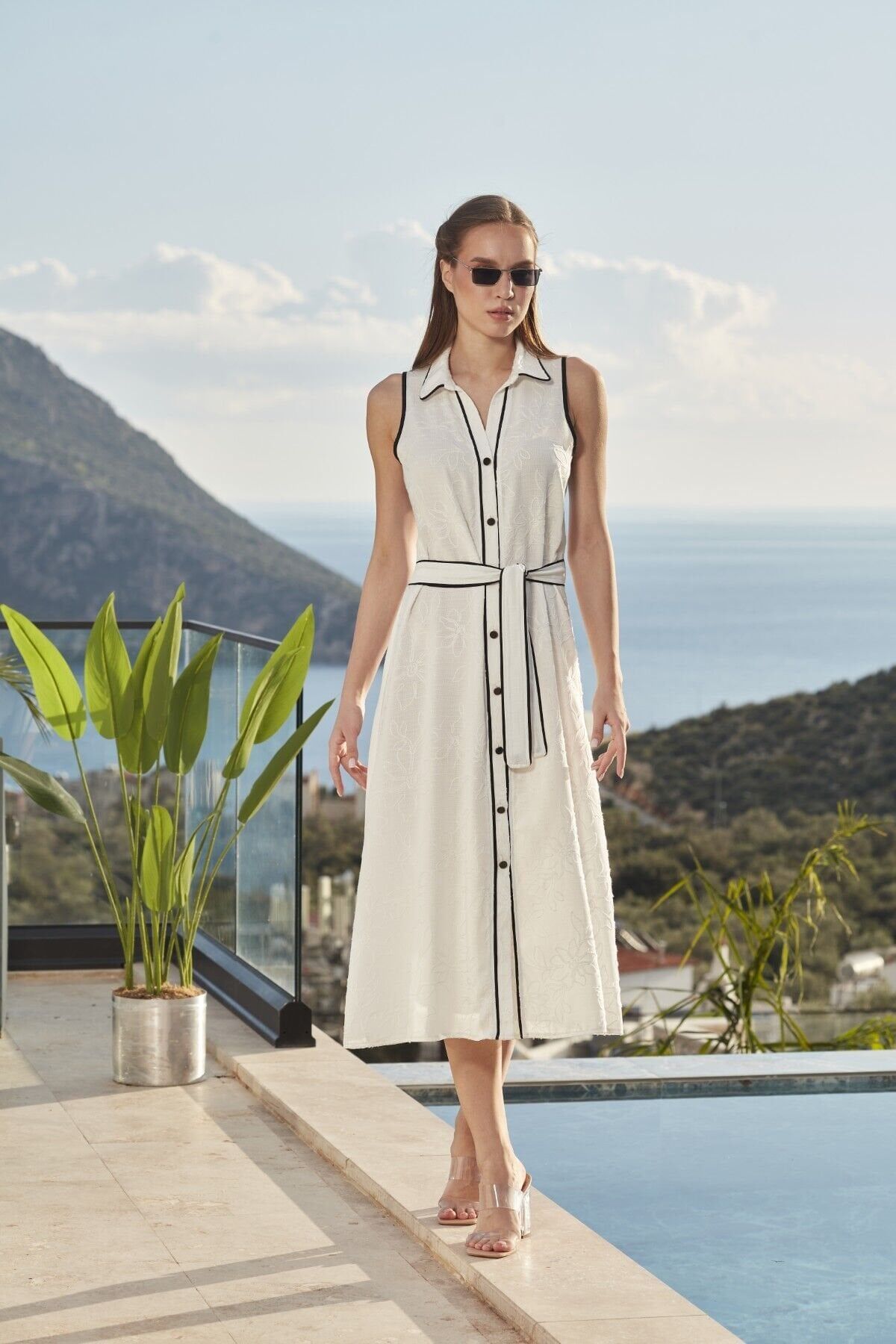 Önden Düğmeli Yaka Detay Midi Elbise